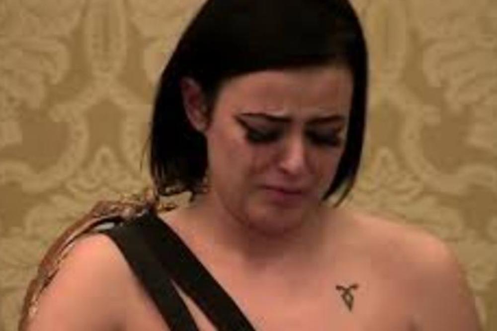 TRUDNA JE PEVALA PO KAFANAMA, PA ABORTIRALA! Nije imala gde da živi, otac joj je bio ALKOHOLIČAR: Jeziva sudbina!