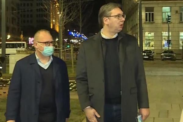 ALEKSANDAR VUĆIĆ JE IMAO ŠTA DA KAŽE: Predsednik Srbije obišao završne radove na Savskom trgu (FOTO)