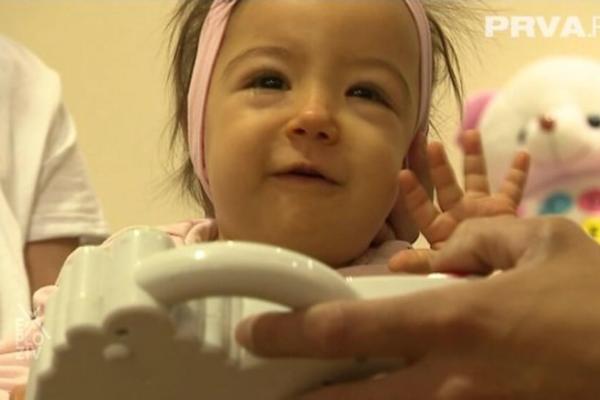 BRAVO SRBIJO, ODLIČNE VESTI! Devojčica Minja Matić otputovala u Los Anđeles na lečenje