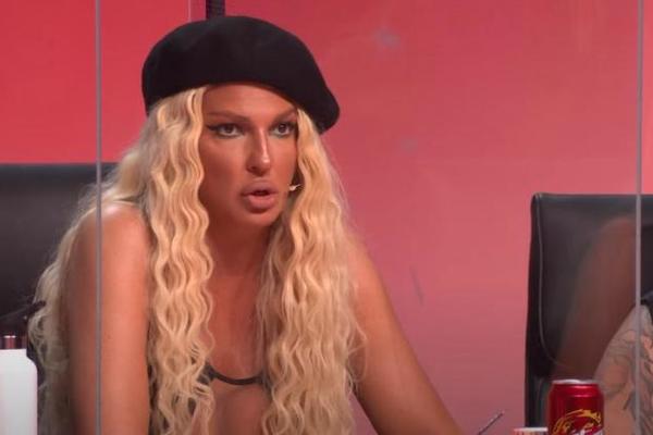 KARLEUŠA SE OPROSTILA OD VOLJENE OSOBE! Slomila se na delove, lije suze!