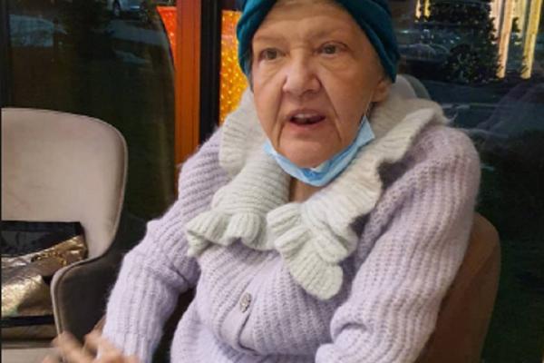 "TADA SU ME SAHRANILI"! POSLE SLIKE SA TURBANOM, MARINA LJUTA NA SINA: Bori se sa bolesti, a ljudi nemilosrdni!