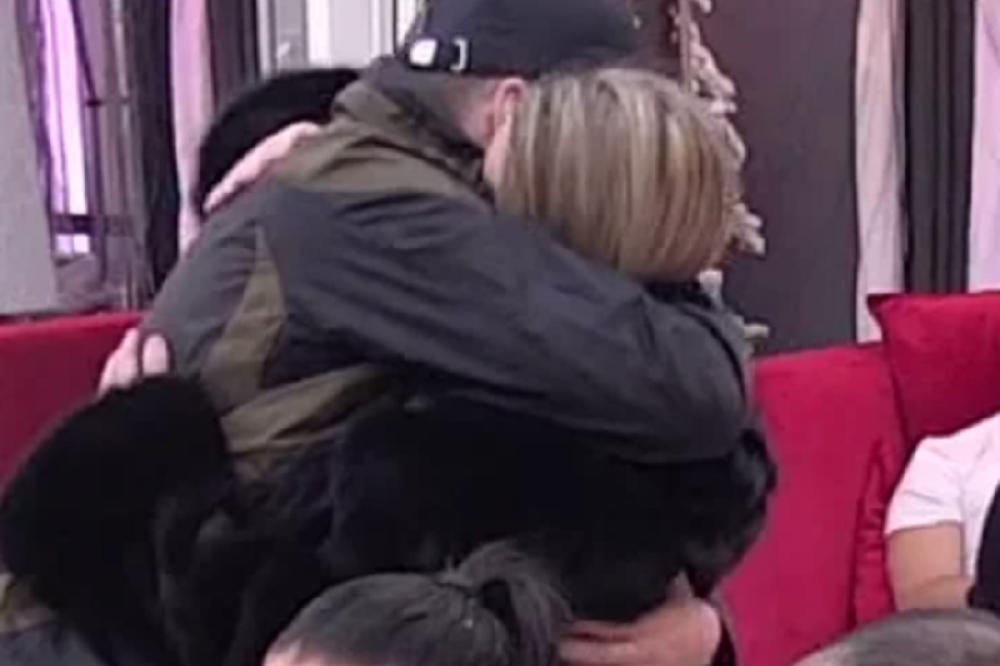 NOVA ZADRUGARKA UŠLA U RIJALITI PA ODMAH ZASKOČILA POLA MUŠKARACA! Napravila je celu LISTU, svi oni će biti NJENI?