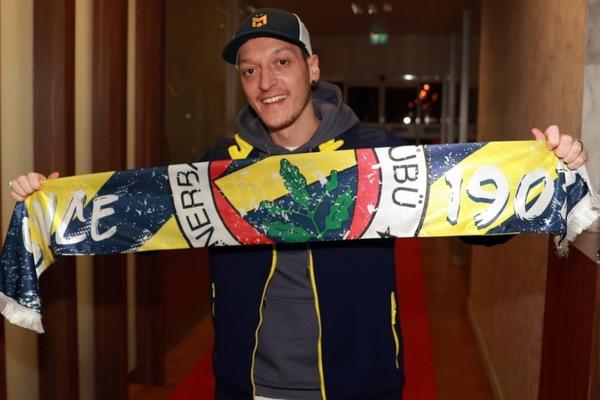 OZIL ZVANIČNO PROMOVISAN U FENERBAHČEU: Emotivna oproštajna poruka od Arsenala, ostvario dečački san!
