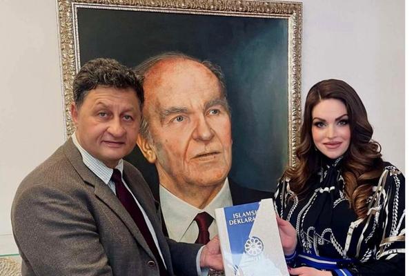 SKANDAL DRMA BiH: Ambasador dobio na poklon Alijinu Islamsku deklaraciju! (FOTO)