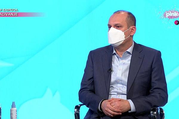 LONČAR SE OBRATIO SRBIJI: Žena koja je donela novi soj korone, zarazila se u avionu, pozlilo joj posle 3 dana