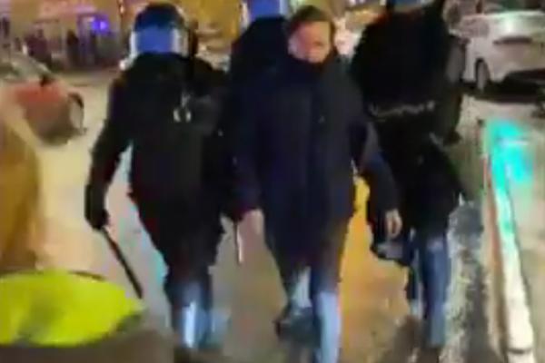 RUSKI POLICAJAC KOJI JE ŠUTNUO ŽENU U STOMAK DOŠAO U BOLNICU DA JOJ SE IZVINI: Imao je OPRAVDANJE za svoj postupak!