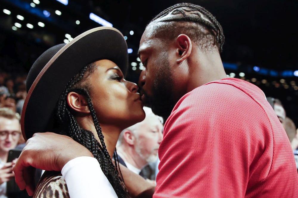 BIVŠA NBA ZVEZDA ŽELI SA ŽENOM DA OTVORI PROFIL NA SAJTU ZA ODRASLE: Hoće da objavljuje "snimke" sa glumicom?!