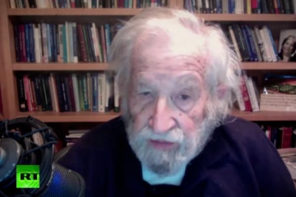 AMERIKA JE GLAVNI SVETSKI TERORISTA, BAJDENOVI LIBERALI GREŠE: Čuveni Noam Čomski objasnio SVE (VIDEO)