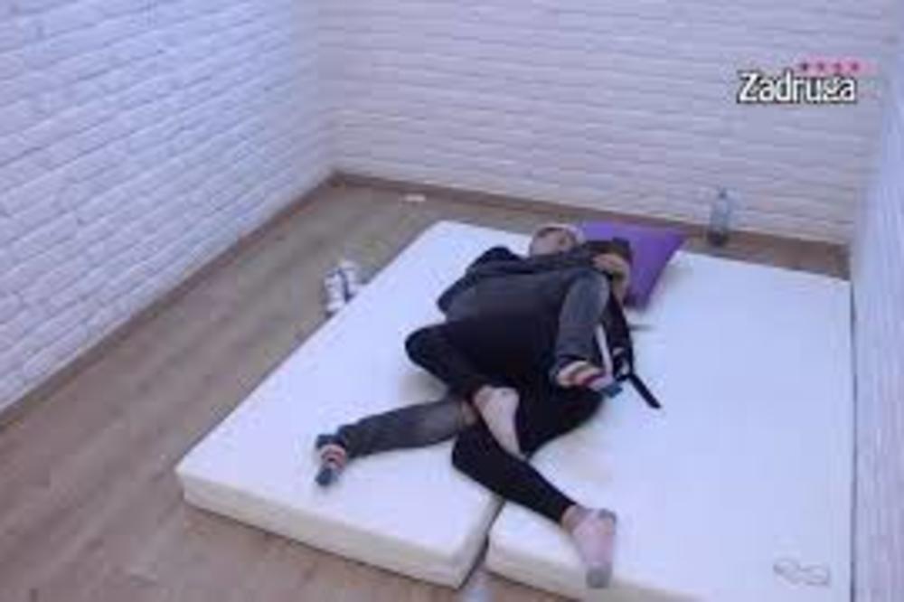 OTKRIVENA LEZBO AFERA TRESE ZADRUGU! Bile su u TAJNOJ LJUBAVI, obasipale se poklonima: Otkriveni BIZARNI DETALJI!