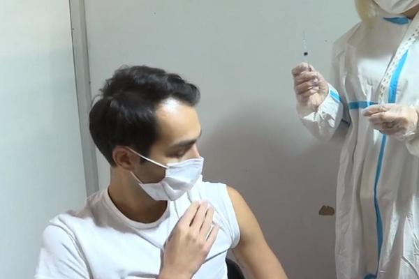 CELA SRBIJA GLEDALA KAKO SE VODITELJ VAKCINIŠE UŽIVO U PROGRAMU: Posle 3 nedelje usledilo je NEOČEKIVANO otkriće