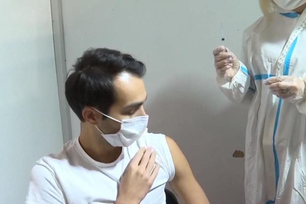 CELA SRBIJA GLEDALA KAKO SE VODITELJ VAKCINIŠE UŽIVO U PROGRAMU: Posle 3 nedelje usledilo je NEOČEKIVANO otkriće