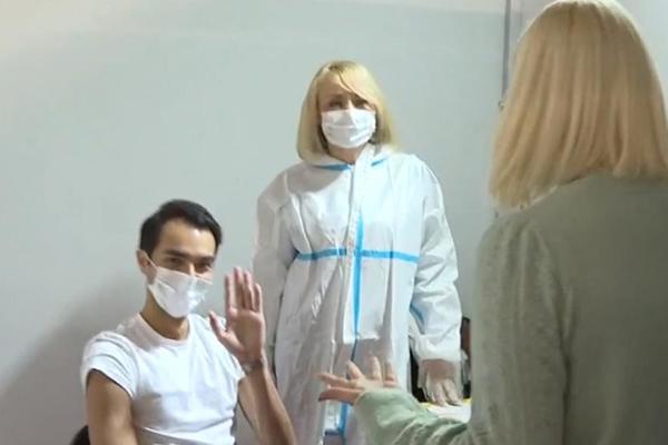 HOĆU NORMALNO DA ŽIVIM, IZLAZIM I PUTUJEM: Čukanović primio vakcinu pred kamerama, NIŠTA NIJE BOLELO (FOTO)