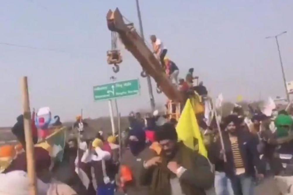 HOROR SCENE U NJU DELHIJU: Desetine hiljada separatista uletelo u prestonicu, situacija na IVICI PUCANJA! (VIDEO)