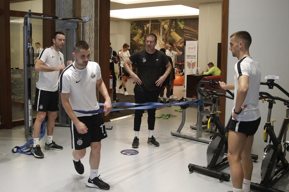 POJAČAVA SE INTENZITET TRENINGA: Fudbaleri Partizana prešli na rad u teretani, izuzev dvojice!