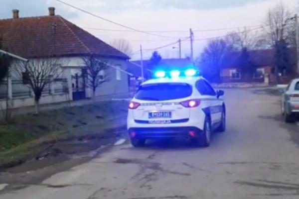 KOD STARICE U PLANDIŠTU PRONAĐENO ORUŽJE! Policija pretresla celu kuću, imala je šta i da vidi