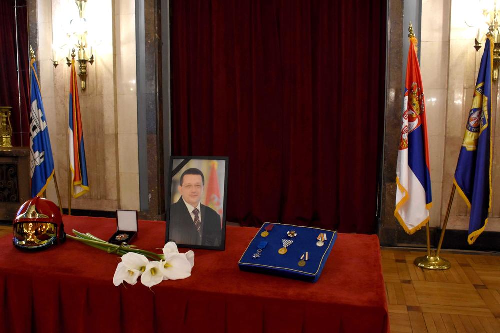 NAUČIO NAS JE DA POŠTUJEMO LJUDE: Održana komemoracija povodom smrti načelnika Predraga Marića (FOTO)