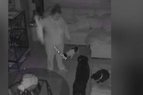 STAVILA JE KAMARE PO SOBI A UJUTRU JU JE SAČEKALO IZNENAĐENJE: Ničega se ne seća! (VIDEO)