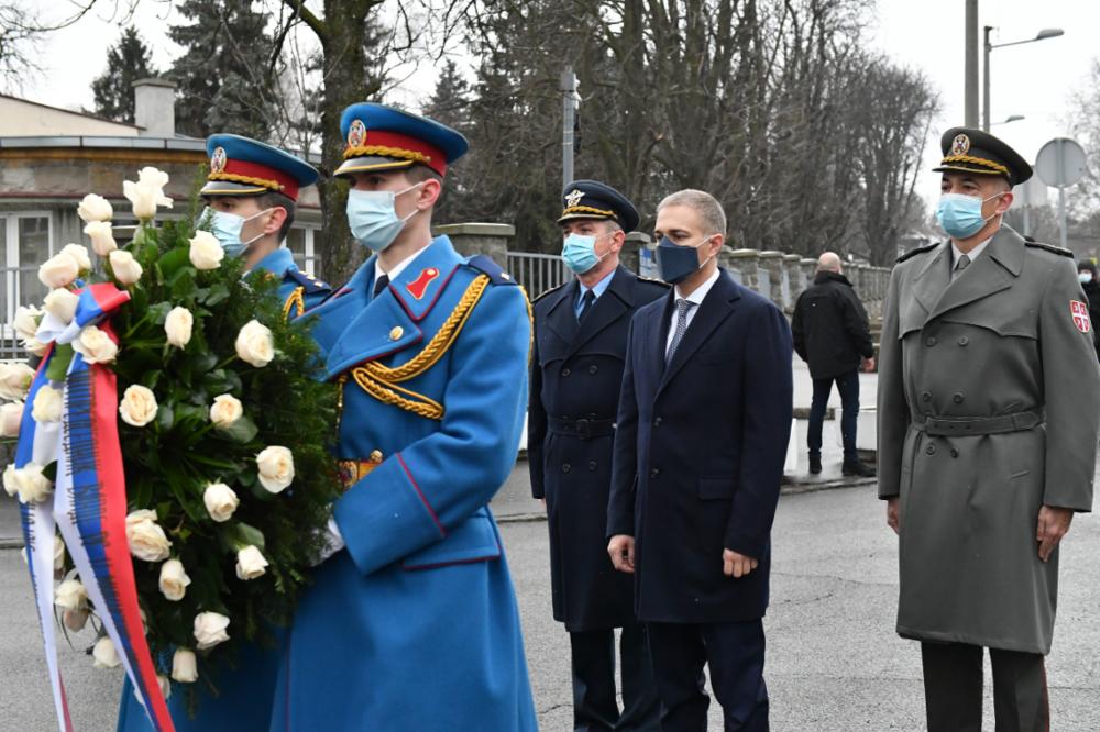 MINISTAR ODBRANE OBIŠAO MUZEJ BANJIČKOG LOGORA U BEOGRADU: Živećeš bar ti, voljena Srbijo (FOTO)