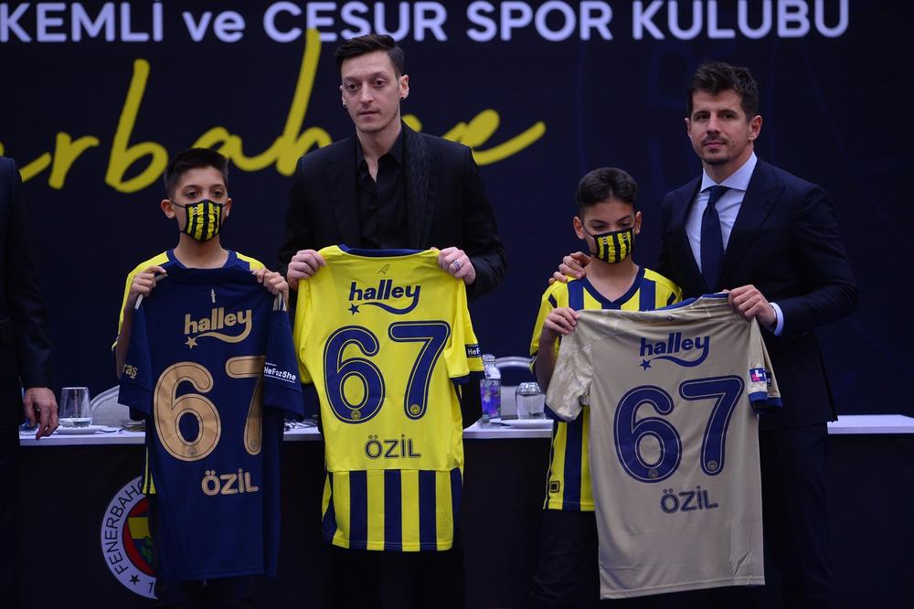 OZIL NA PROMOCIJI U FENERBAHČEU OPLEO PO NEMAČKOJ: Nikad više!