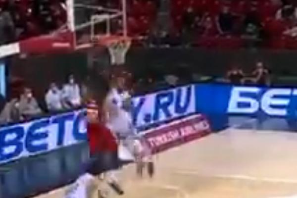 GLEDAŠ LI OVO, REBRAČA ŽELJKO?! Linč će posle Mozlijevog poteza imati noćne more! (VIDEO)