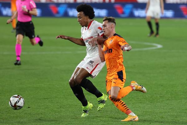 SEVILJI DOVOLJNO POLUVREME DA OVERI ČETVRTFINALE! De Jong i Rakitić srušili Valensiju!