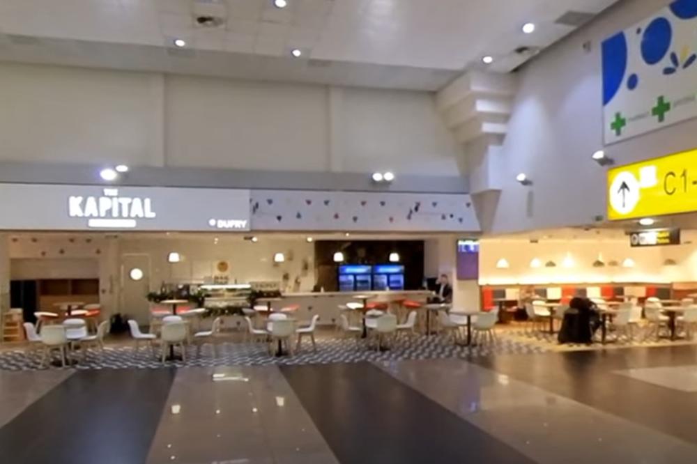 PUTNICA IZ NIŠA OTVORILA KOFER NA AERODROMU NIJE MOGLA DA VERUJE ŠTA VIDI: Preko ima svega osim ovoga (VIDEO)