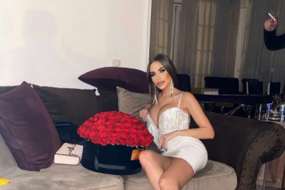 PRELEPA HRVATICA, SA BUJNIM GRUDIMA, ČEKA DETE SA BOSANCEM: A na njegovoj listi poznate BEOGRADSKE STARLETE!