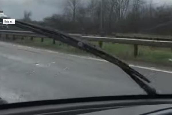 UPOZORENJE KOJE JE VEOMA KORISNO: Otišla do prodavnice kada se vratila imala je šta da vidi na kolima!