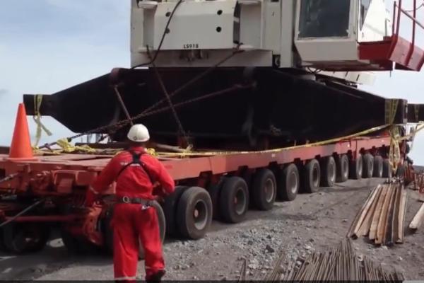 DA LI STE NEKAD VIDELI KAKO SE RUŠI KRAN OD 400 TONA? Sve zato što je neko ZABORAVIO DA POVUČE KOČNICU! (VIDEO)