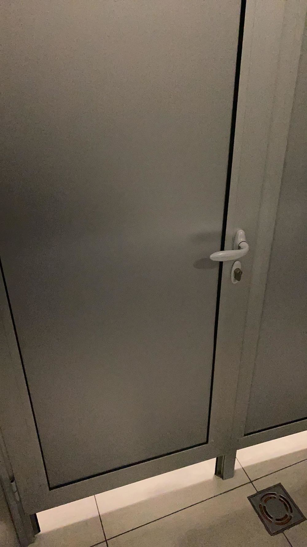 Javni toalet, Toalet, Kabina