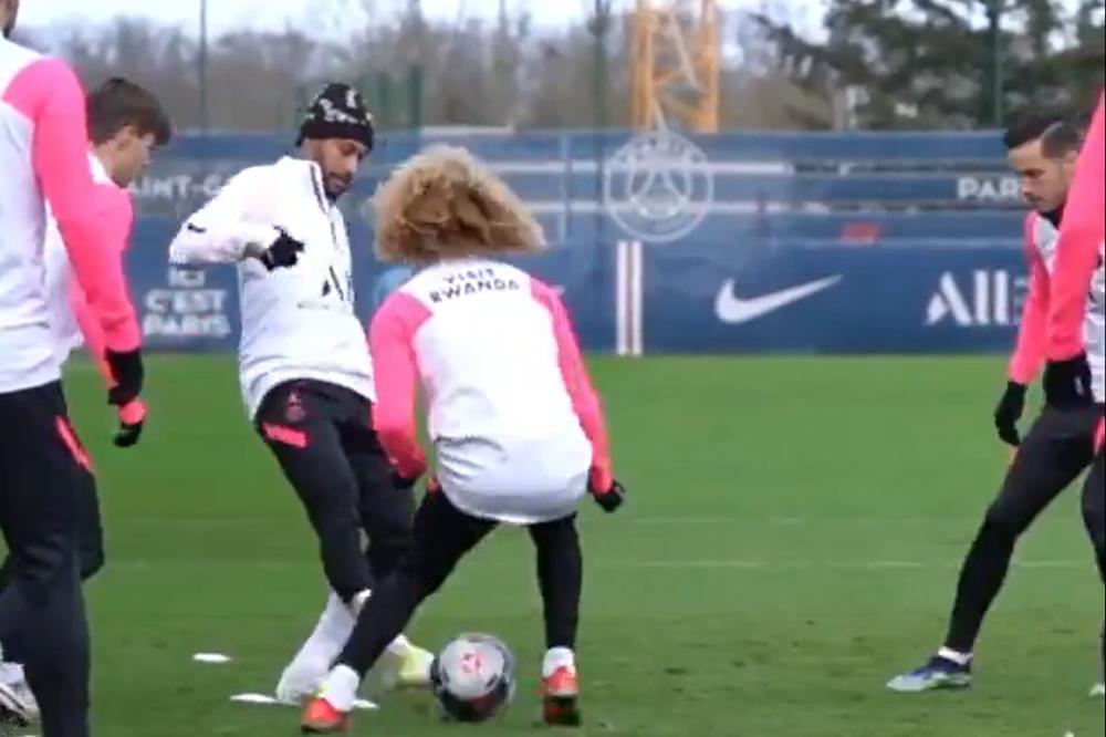 NEJMAR NA TRENINGU PONIZIO ĆAVIJA: Trebaće mu suknjica sledeći put! (VIDEO)