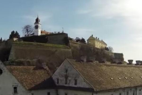 UŽAS U NOVOM SADU: Tinejdžer umro kod Petrovaradinske tvrđave