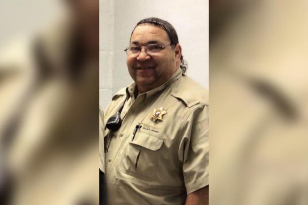 RASIZAM U AMERICI! Groblje ODBILO da sahrani CRNOG POLICAJCA!