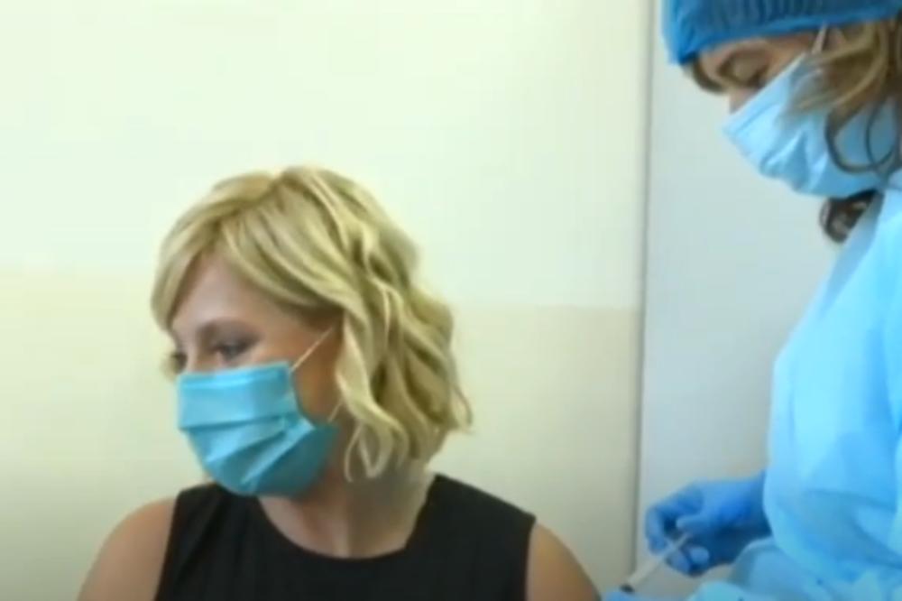 VODITELJKA RTS PRIMILA VAKCINU U PROGRAMU UŽIVO: Srbija priča o ovom prilogu! (VIDEO)