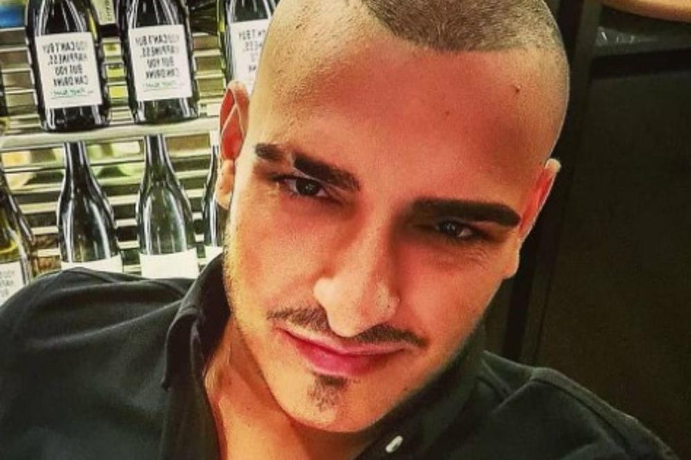 POLICIJA RAZBILA KORONA ŽURKU, DARKO LAZIĆ PEVAO DOK LJUDI UMIRU: Nije mu prvi put da radi protiv ZAKONA!