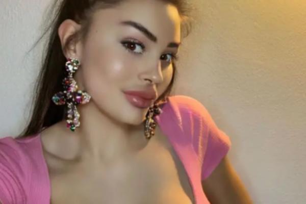 NAJPOZNATIJA HRVATSKA PRODAVAČICA VOĆA PRODAJE INTIMU NA SAJTU ZA ODRASLE! Isplivala GOLIŠAVA FOTKA na Instagramu!