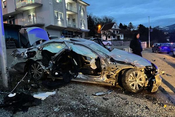 STRAVIČAN UDES NA NOVOM BEOGRADU: Povređen motorista!