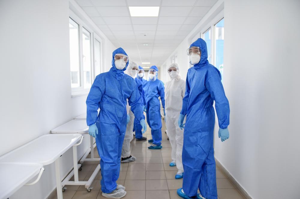 KORONA ZADAJE NOVI UDARAC: Danas u Srbiji preko 2.500 zaraženih, preminulo 15 pacijenata