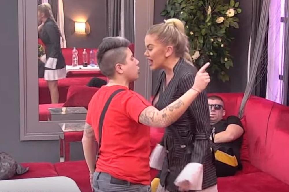 HAOS U ZADRUZI, SANJA NASRNULA NA MATORU! Obezbeđenje je odmah reagovalo, obe su stravično URLALE!