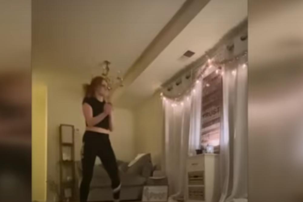 Devojka se snimala dok pleše za Tiktok - sledeće sekunde, našla se u HOROR FILMU! (VIDEO)