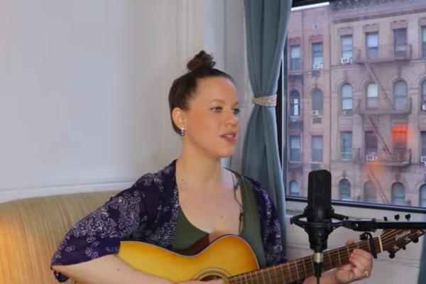 AMERIKANKA KIMBERLI OBRADILA ČUVENI HIT GRUPE EKV! Pa je prešla na BAJAGU! (VIDEO)