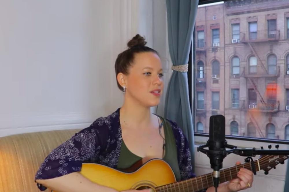 AMERIKANKA KIMBERLI OBRADILA ČUVENI HIT GRUPE EKV! Pa je prešla na BAJAGU! (VIDEO)