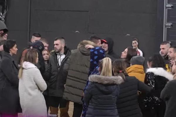 ZADRUGAR SPAKOVAO KOFERE I HITNO NAPUSTIO RIJALITI! Svi se u neverici opraštaju od njega! (VIDEO)