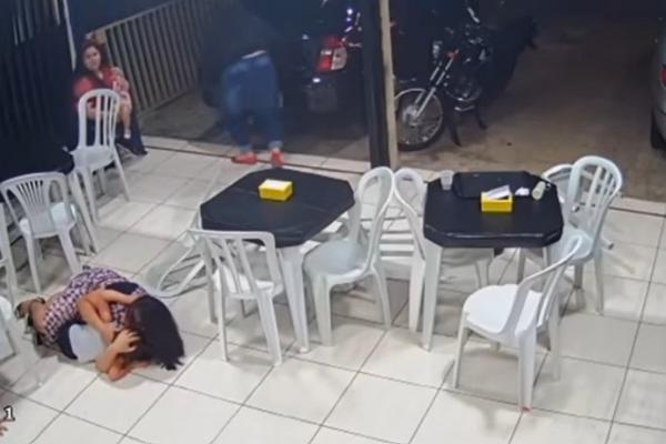 CEO SVET PRIČA O MAJCI IZ BRAZILA: Pljačkaši su jurcali kroz restoran, a ona se odlučila na POTEZ vredan DIVLJENJA