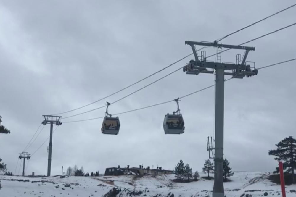 GOLD GONDOLA OPRAVDALA OČEKIVANJA: Čeka se i po sat vremena kako bi se provozalo do TORNIKA! (FOTO)