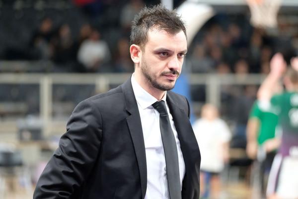 URUČEN MU JE OTKAZ: Partizanov rival u Evrokupu smenio trenera!