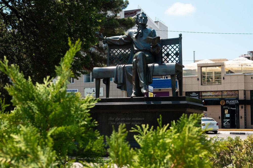 SLAVNI RUSKI PESNIK BIO JE LUD ZA DVOBOJIMA: Na kraju ga je ubio francuski oficir koji mu se muvao oko ŽENE!