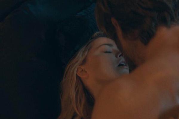 GLUMICA SE*SUALNO ZLOSTAVLJANA SA FLAŠOM: "Bio je na meni, POVREĐIVAO me"