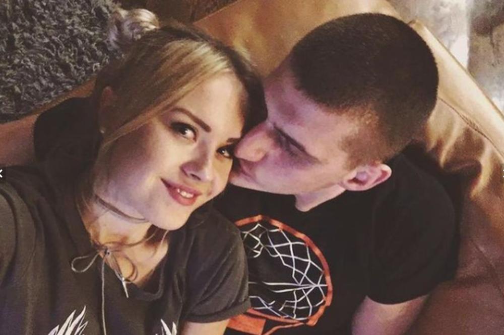 ONA IZGLEDA NESTVARNO, A ON TAKO IGRA OTKAKO SU U BRAKU: Jokićeva supruga je prava prirodna lepotica! (FOTO)