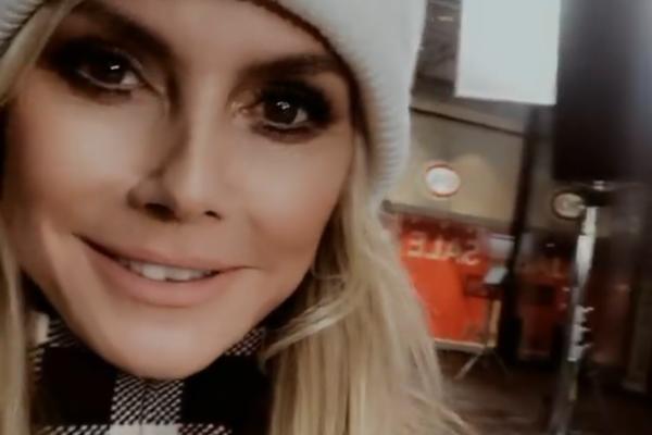 NEMA DALJE! Manekenka objavila sliku na kojoj se LJUBI U USTA sa ĆERKOM tinejdžerkom!Fanovi OSULI DRVLJE I KAMENJE!